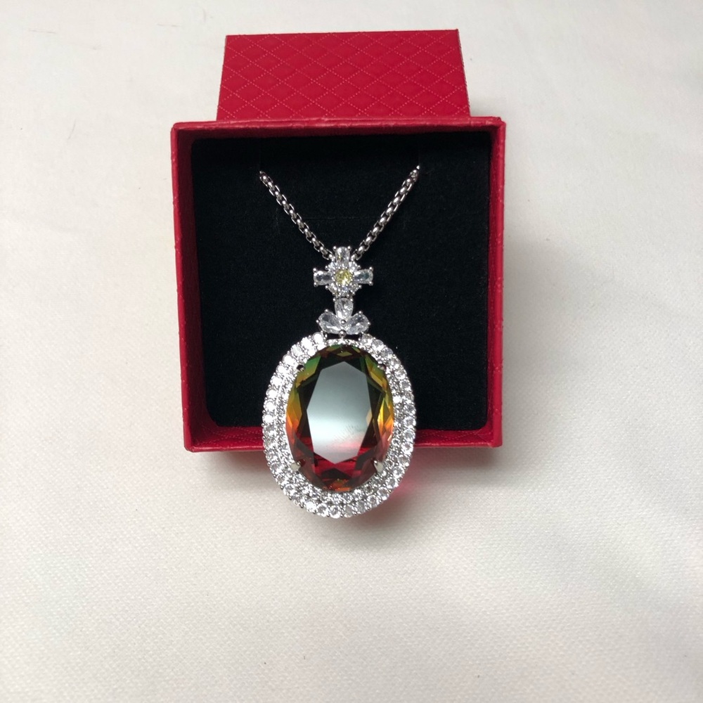 Elegant Pendant Necklace